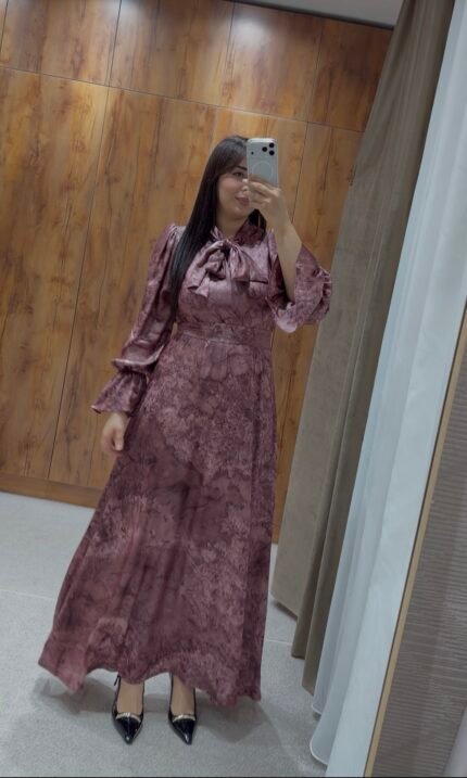 Robe col lavallière